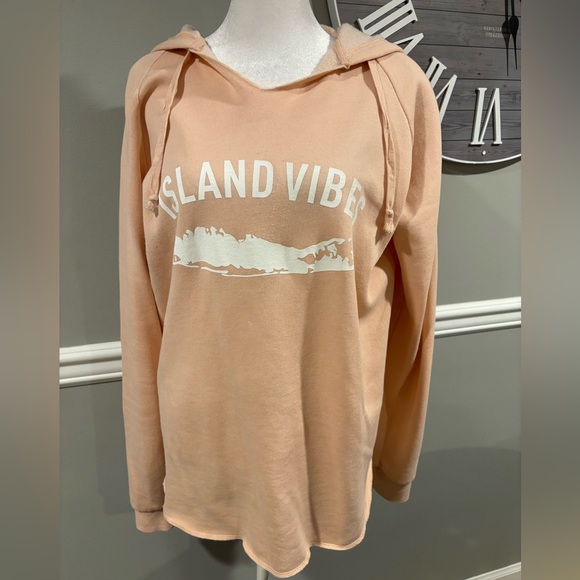 Local Boutique Tops - Independent Trading Company Local Boutique - Island Vibes worn 2x Size Large